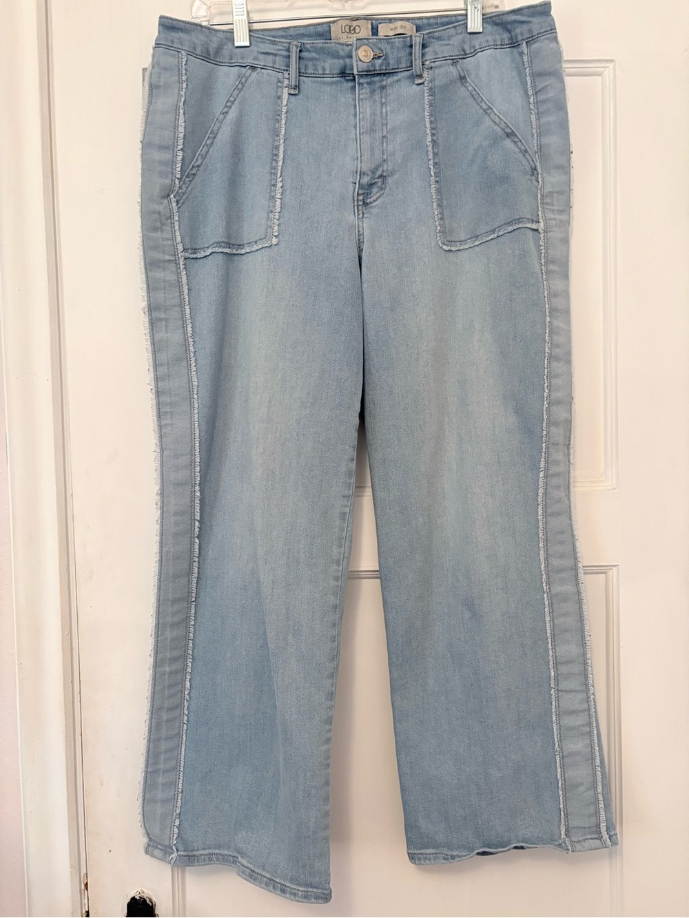LOGO by Lori Goldstein Light Wash Wide Leg Frayed Seam Jeans - Size 16
